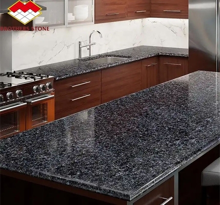 Tavoli di granito tagliati su misura perfetto per la ristrutturazione della cucina moderna