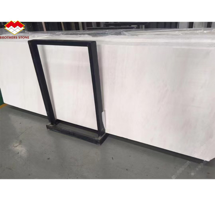 Piastrelle di marmo bianco italiano lucidato di alta qualità marmo bianco veneziano dimensioni personalizzate per il design del pavimento