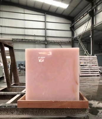Piastrelle di porcellana di onice rosa retroilluminate di design geometrico piastrelle di tavolo rosa chiaro prezzo all'ingrosso scale di onice rosa traslucide
