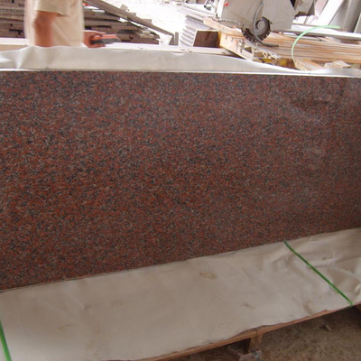 Mattonelle rosso scuro all'aperto della pietra del granito G562, piastrelle per pavimento lucidate del granito