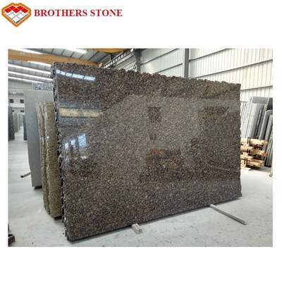Mattonelle lucidate e fiammeggiate della pietra del granito, granito baltico naturale di Brown