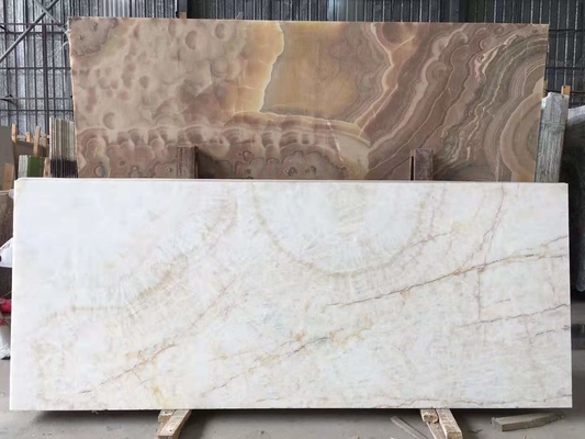 Il marmo di onyx bianco dell'OEM con Brown cachi venato la lastra delle mattonelle/lastra di marmo del controsoffitto