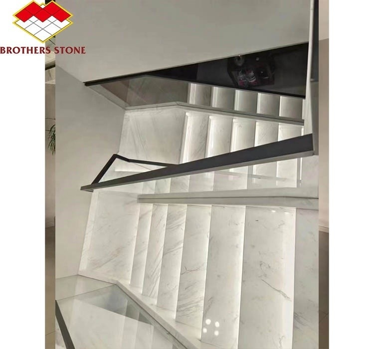 Moderne scale in marmo bianco lucidato piastrelle tagliate a misura pietra naturale per l'arredamento