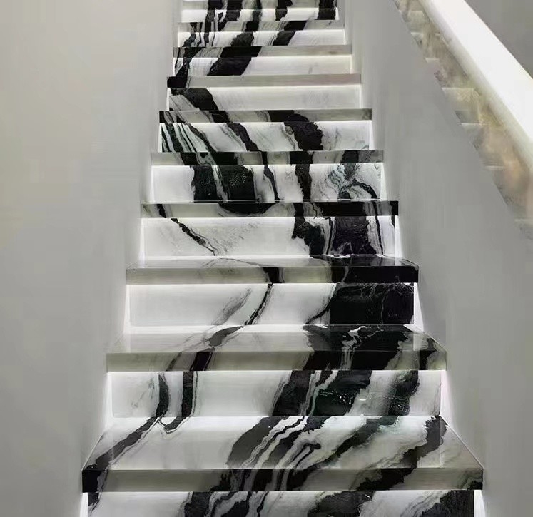 Pannello di scalinata interna con LED Panda marmo bianco pedane e risers per villa controllato