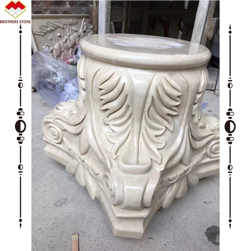 Colonna quadrata di marmo scolpita a mano Capitale per decorazioni di pilastri di marmo di design occidentale